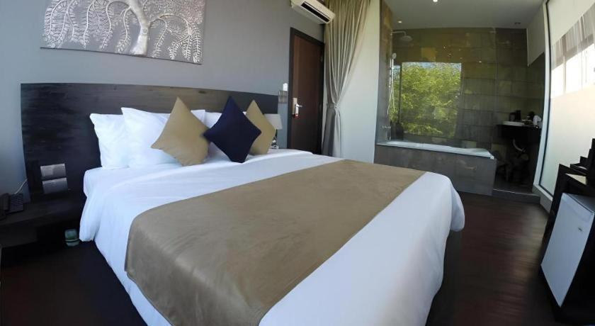 De Art Hotel Пном Пен Екстериор снимка