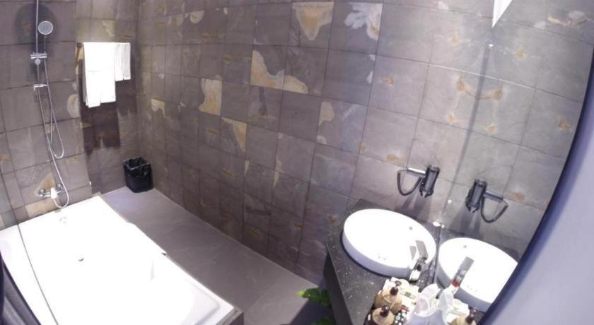 De Art Hotel Пном Пен Екстериор снимка